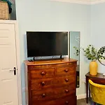Stunning 2-Bed-2Bath Apt In Whitby With Parking