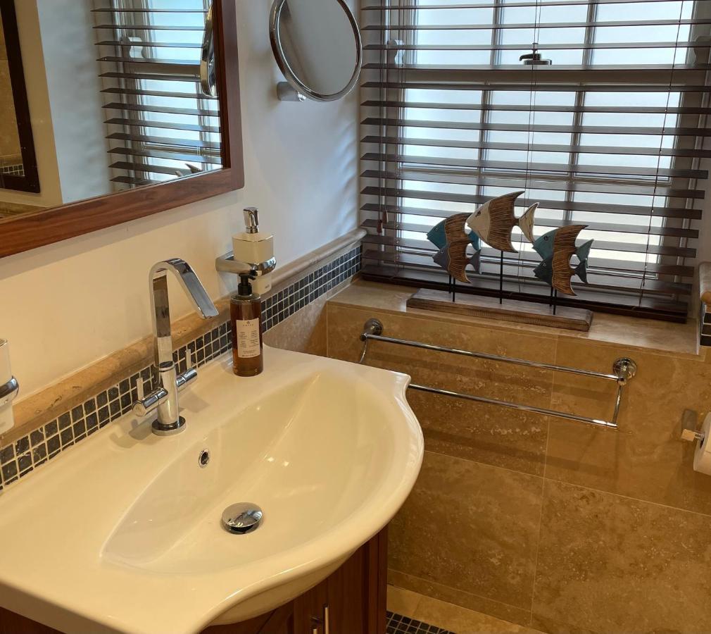 Apartment Stunning 2-bed-2bath Apt In With Parking *