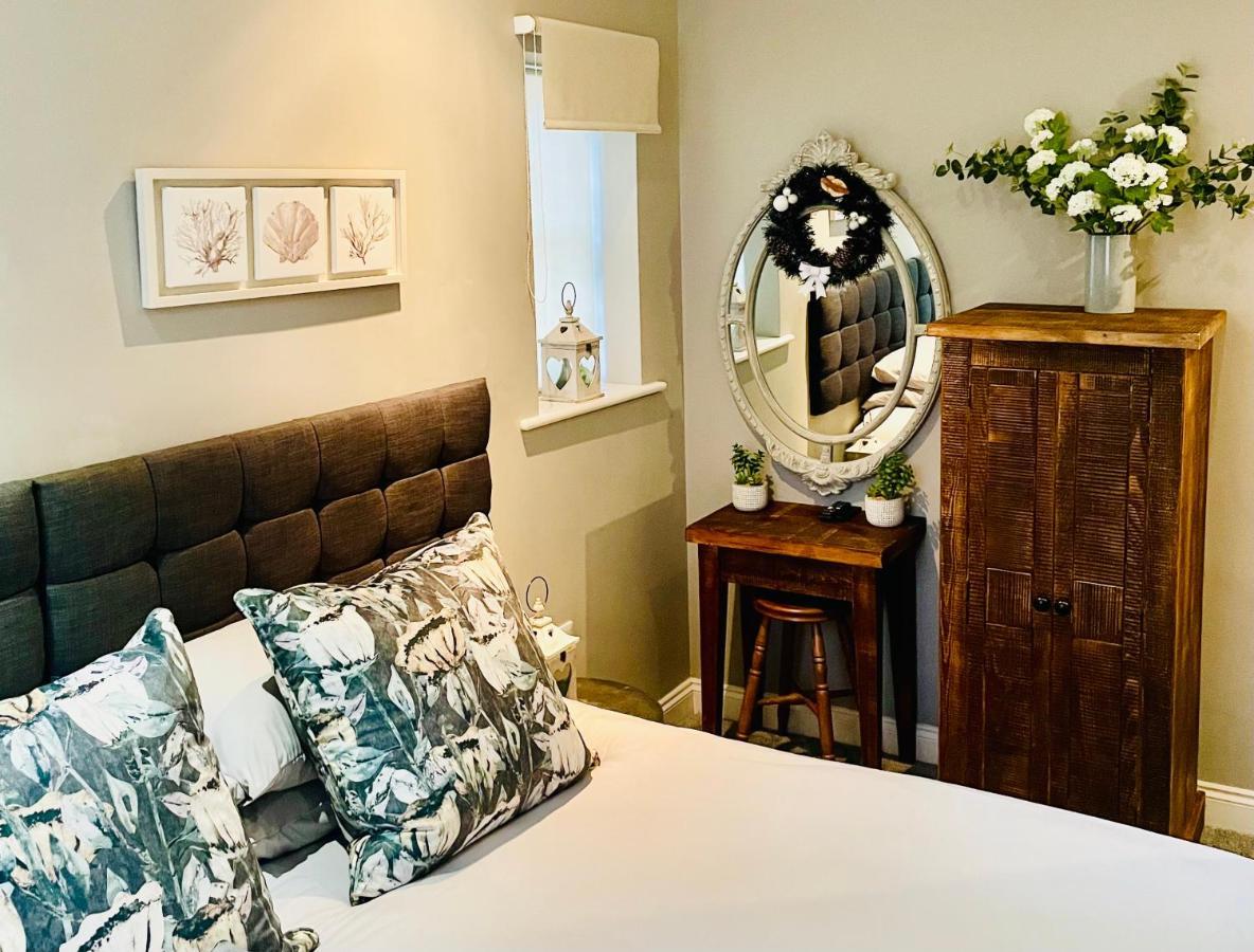 Stunning 2-bed-2bath Apt In With Parking Whitby