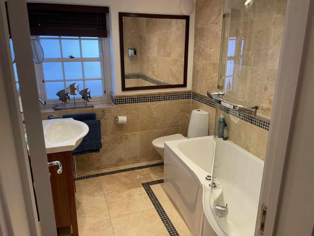 Stunning 2-bed-2bath Apt In With Parking Apartment *