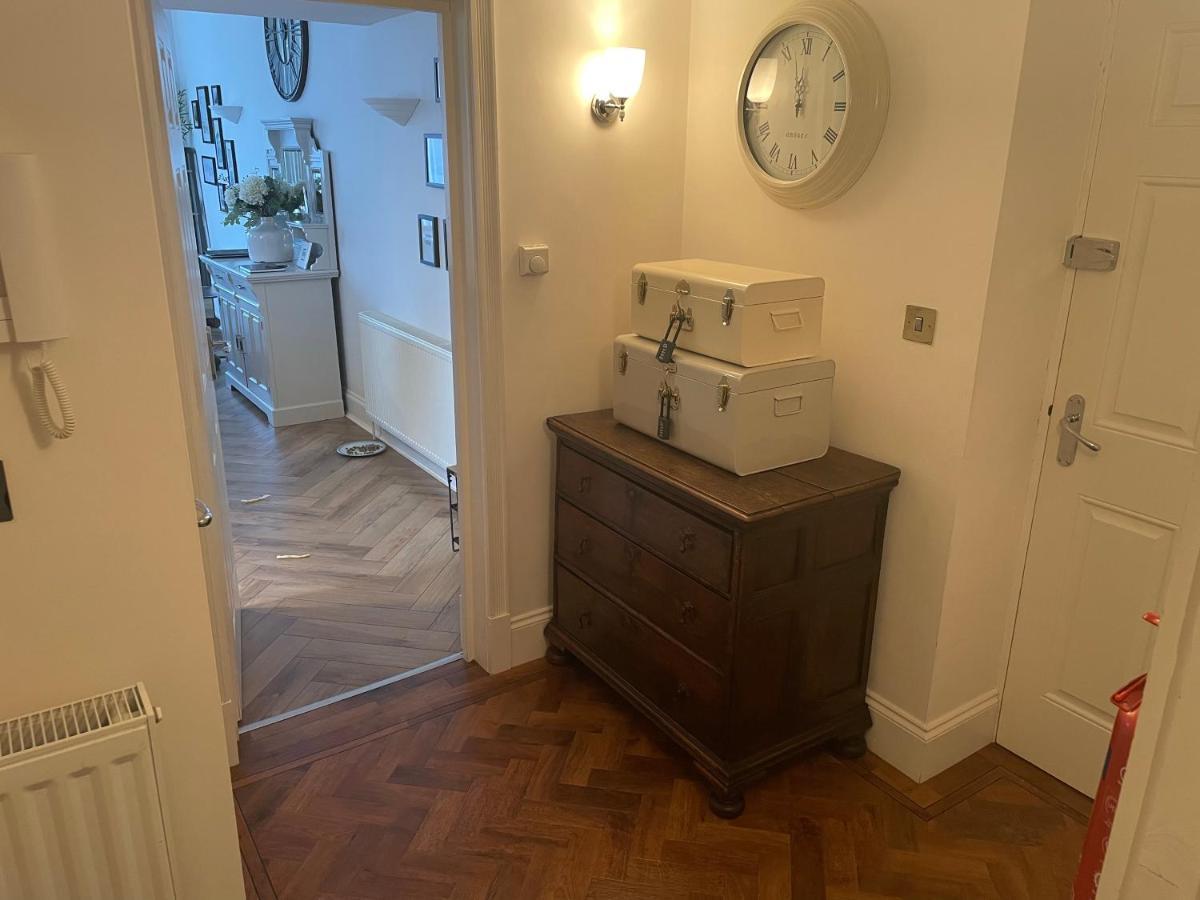 Stunning 2-bed-2bath Apt In With Parking Apartment